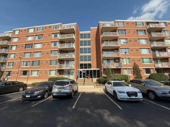 2211 S Highland Ave APT 5C, Lombard, IL 60148