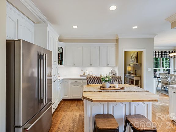5th image of 1004 Ashley Pl