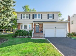 1 Dartmouth Drive, Glen Cove, NY 11542