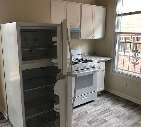 4th image of 1-1472 N Franklin Pl #1