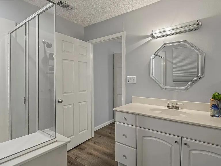 706 Henslee Dr — Photo 16