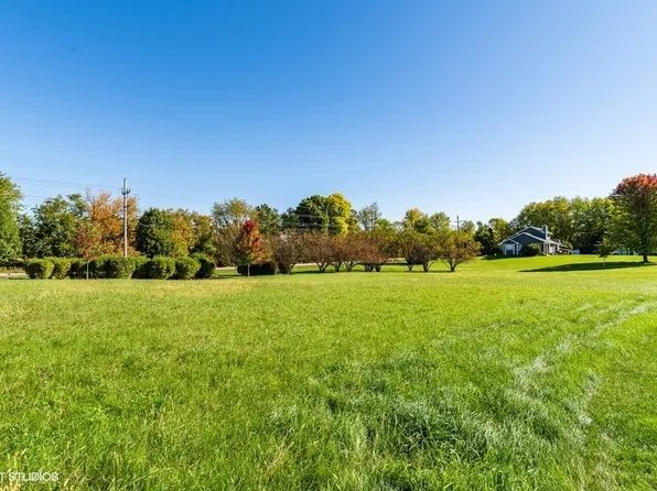 1618 Providence Dr, McHenry, IL 60051