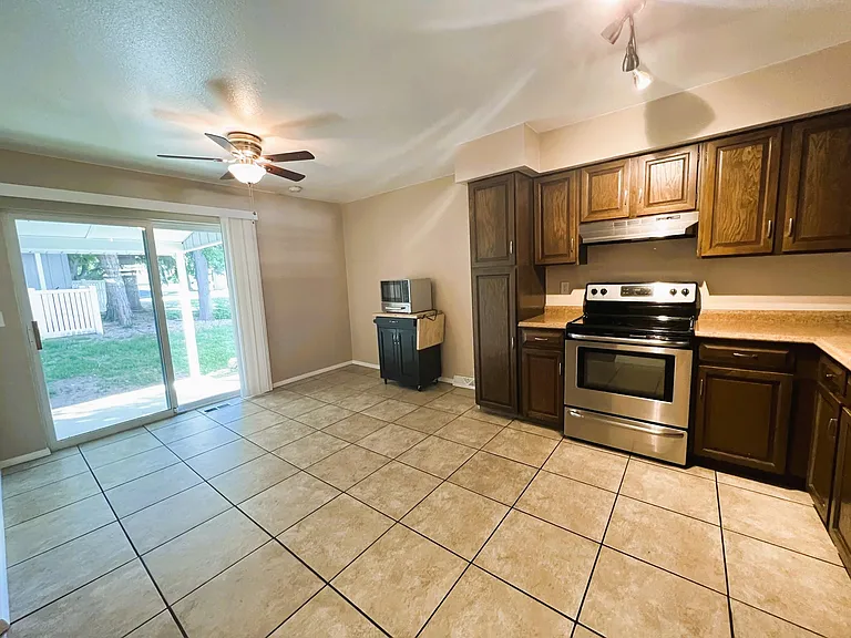 2826 S Wheeling Way — Photo 11