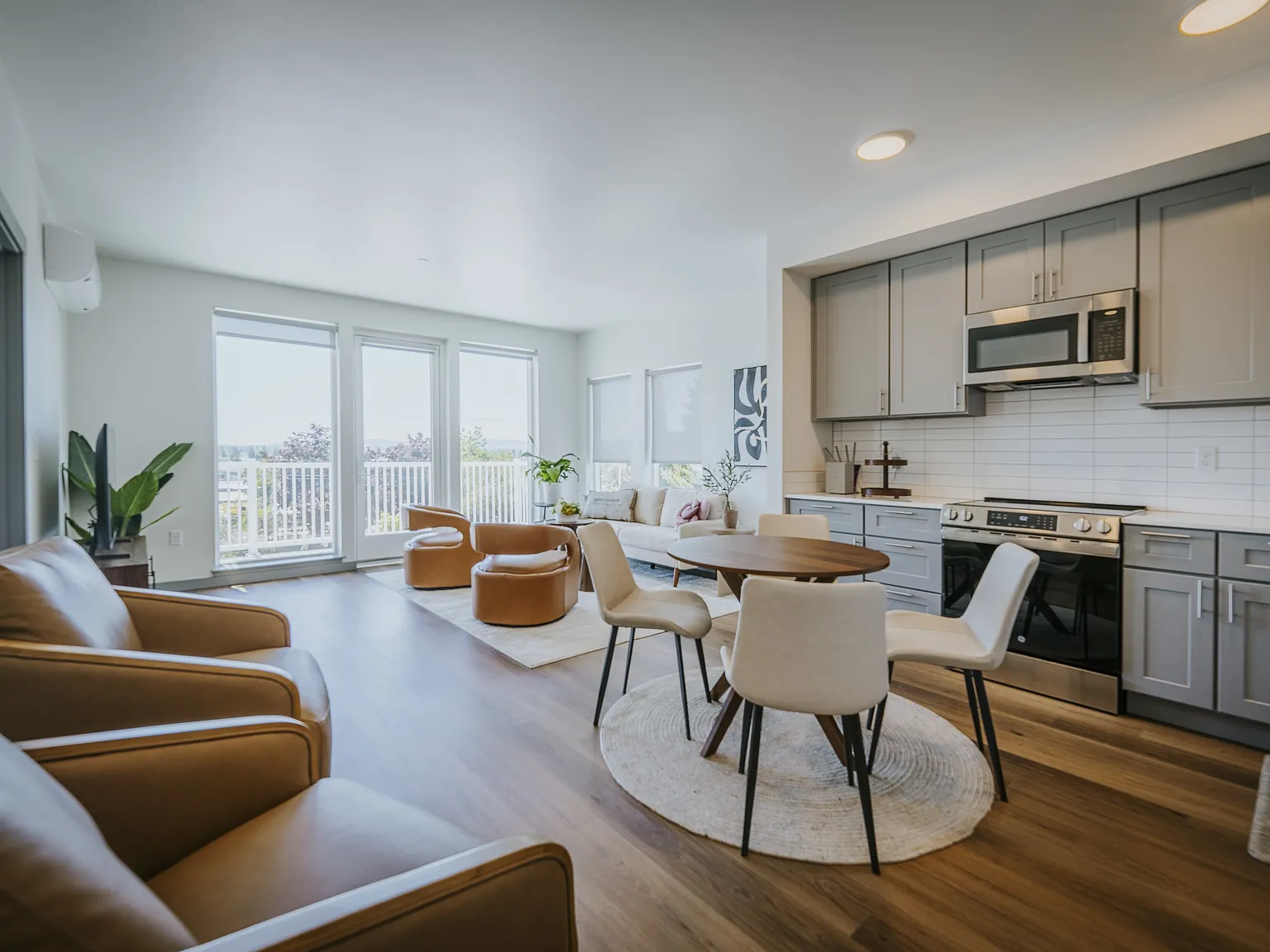 Grand Vista Apartments — Photo 1