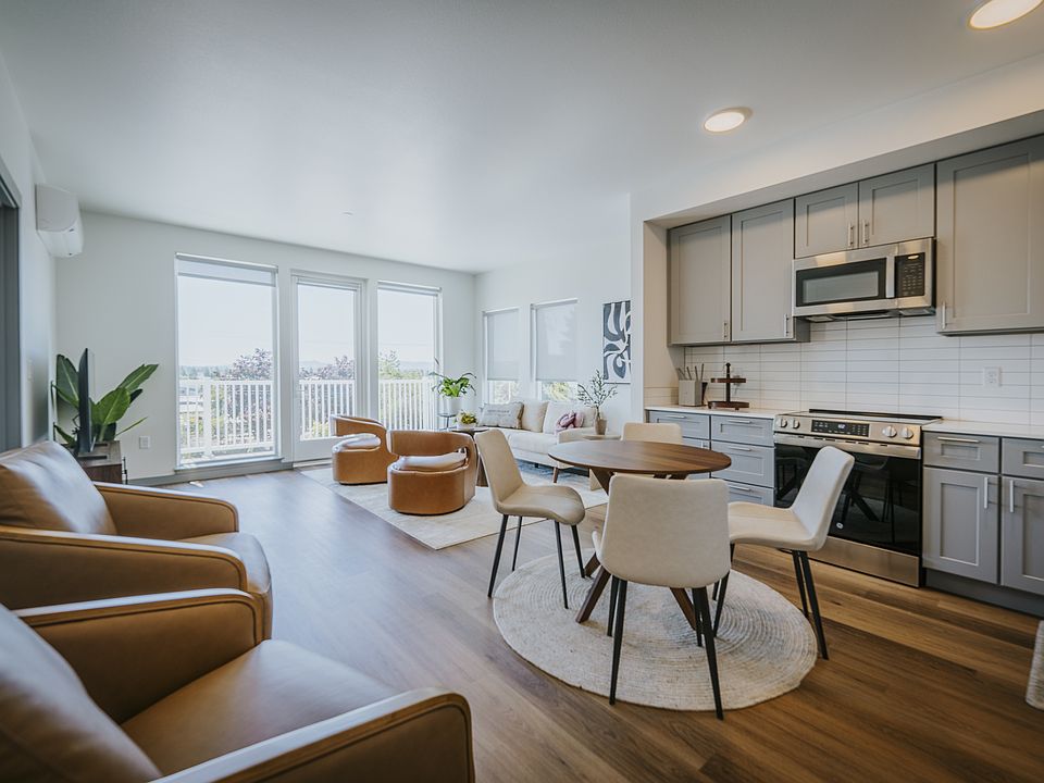 1st image of 2700 E 5th St #407