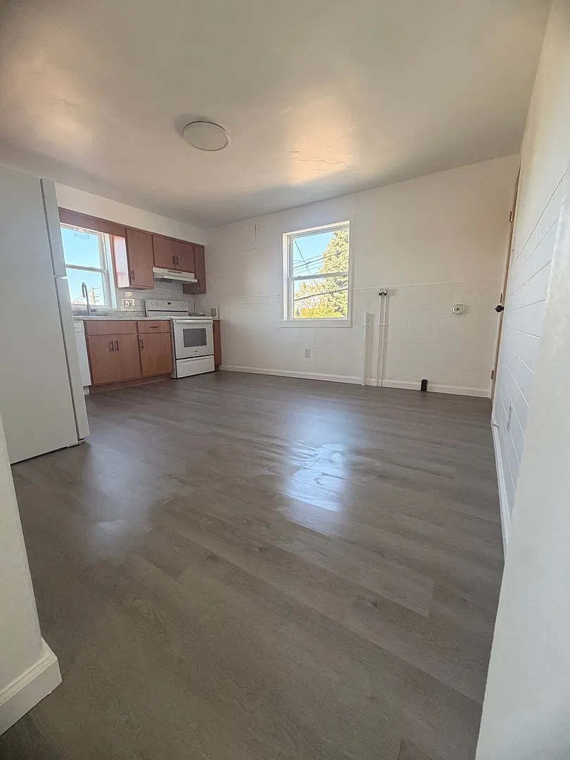1941 Woodmont Avenue — Photo 1