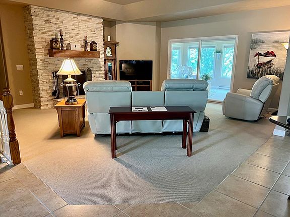4th image of 968 Emerald Pines Dr