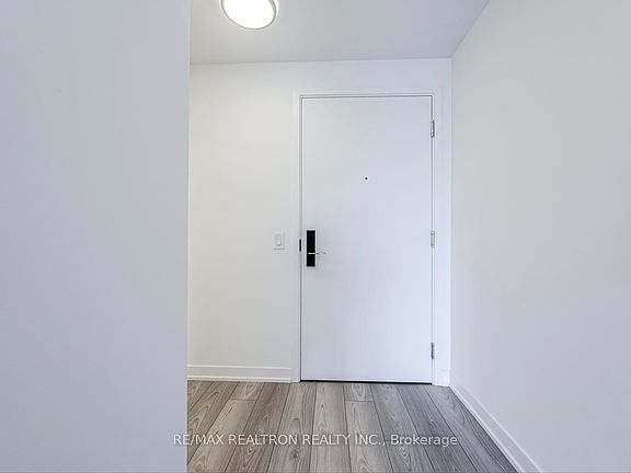4th image of 285 Dufferin St #303