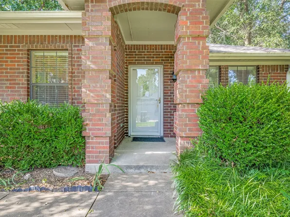 612 Meadow Ln, Roanoke, TX 76262