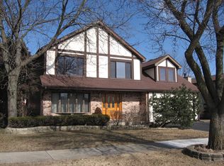2327 N James Ct, Arlington Heights, IL