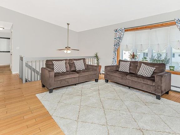 4th image of 6 Ted Miller Dr