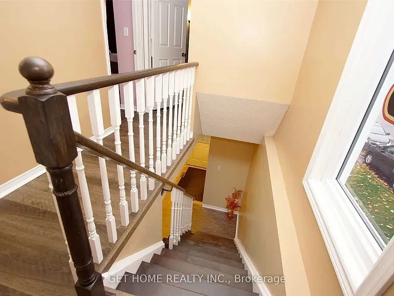 1310 Charter Cres — Photo 25