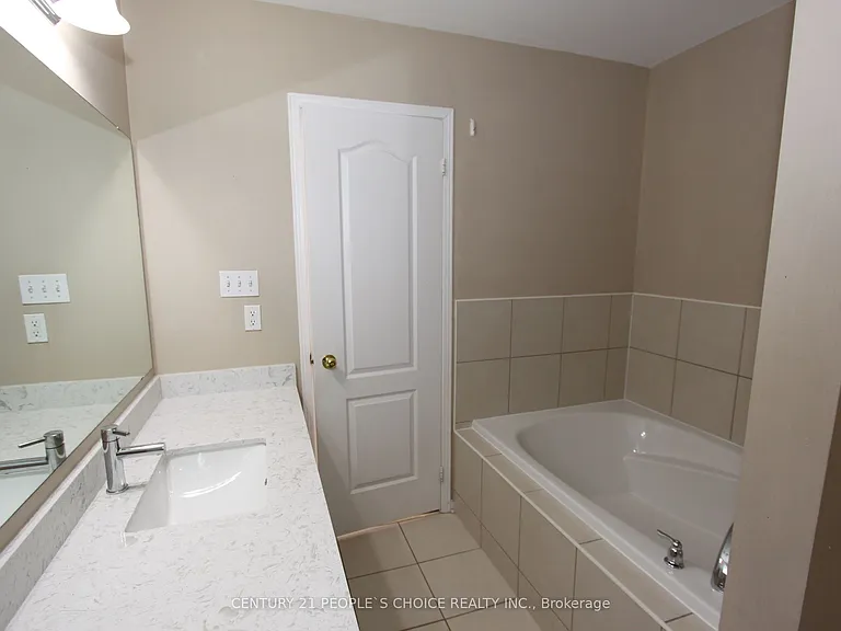 14 Thornbush Blvd — Photo 21