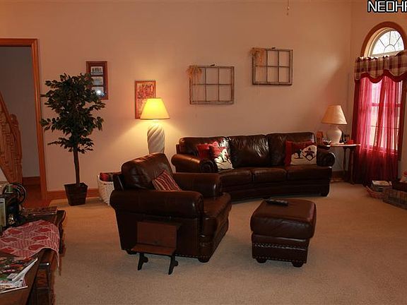 3rd image of 4382 Stonegate Dr