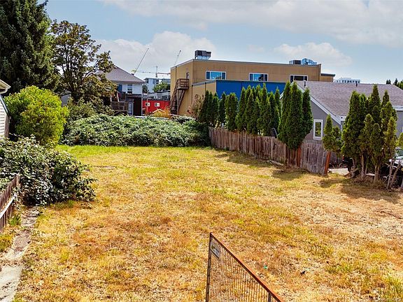 5th image of 1115 Caledonia Ave