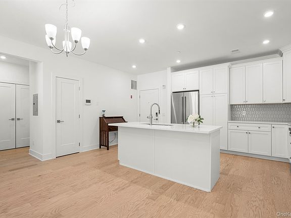 4th image of 3570 Bennington Drive #1011