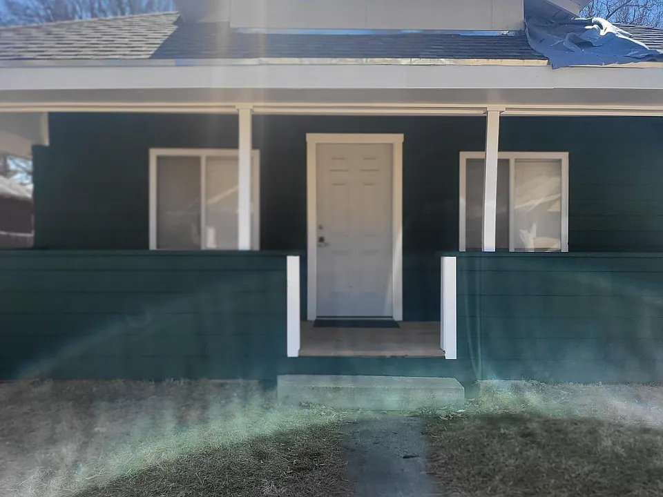 615 W Benton Ave