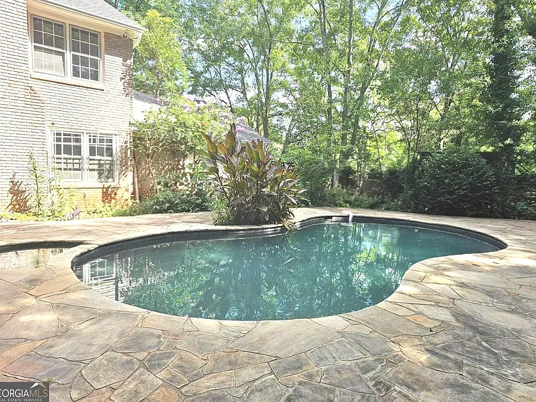 615 Kings Rd — Photo 8