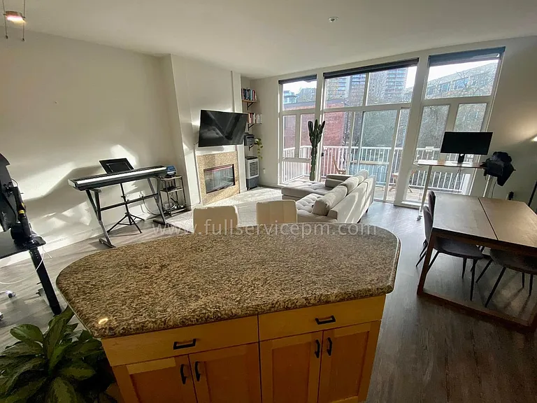 303 E Pike St #605 — Photo 8