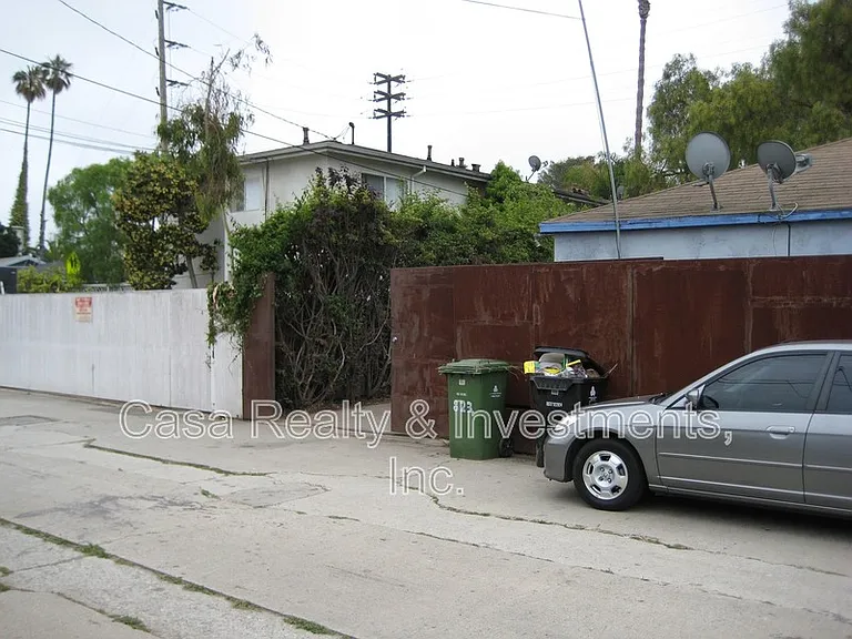 823 Broadway St — Photo 2