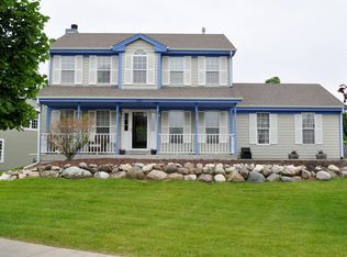 2433 Tanager Ct, Waukesha, WI 53189