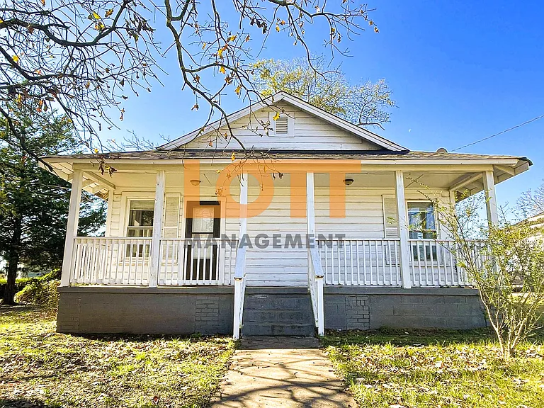 403 Old Paris Mountain Rd — Photo 1