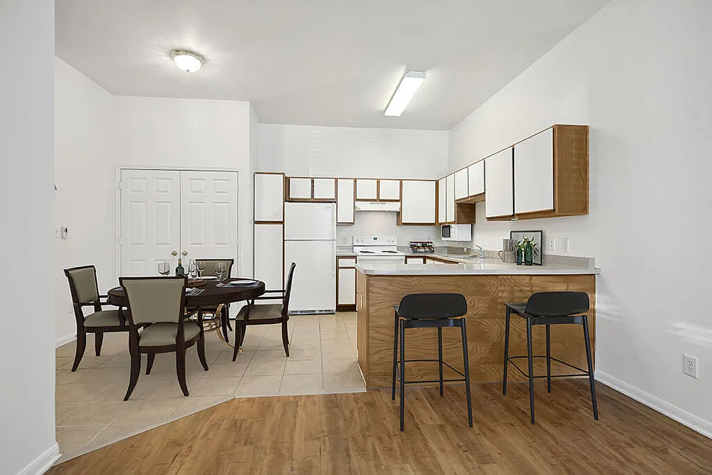 Fallbrook Ranch Apartments — Photo 3