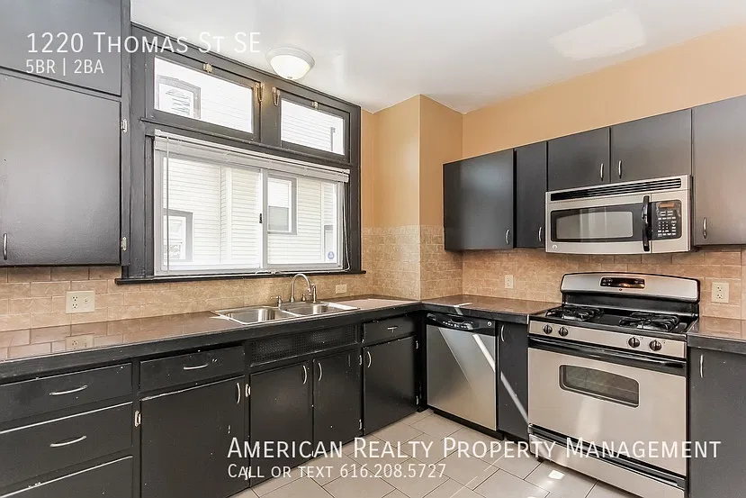 5 bed, 2851 sqft, $3,000 — Photo 3
