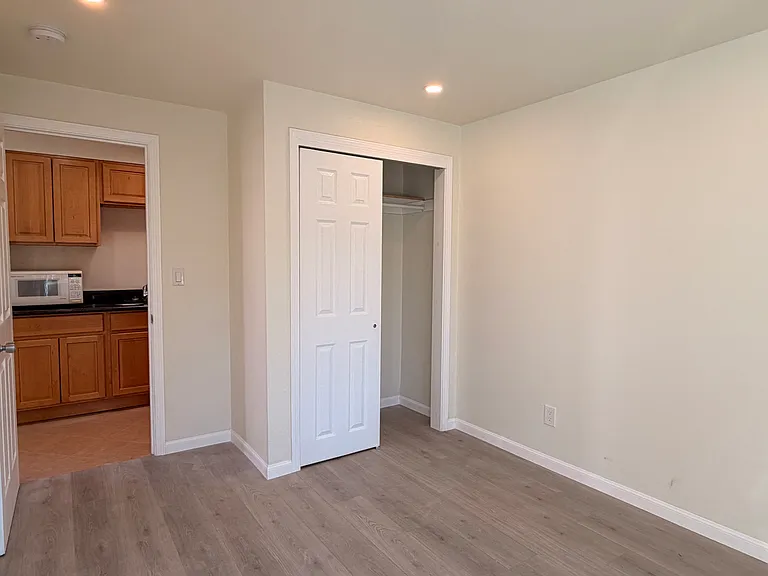 386 Maud Ave — Photo 9