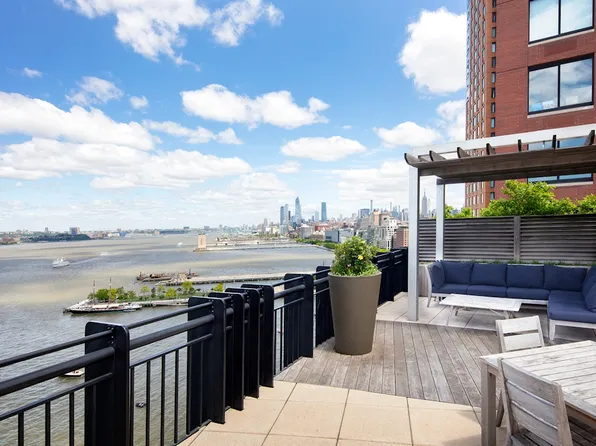 400 Chambers Street image 10 of 18