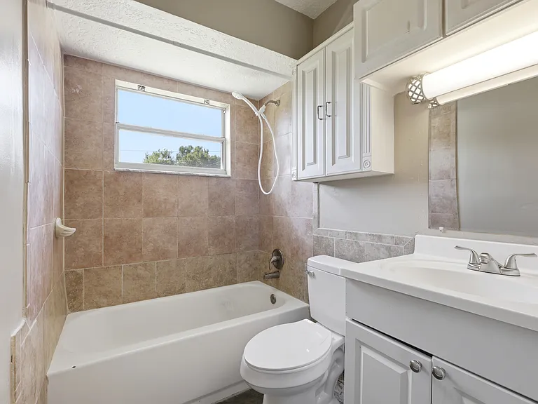 1107 Jamela Dr — Photo 11