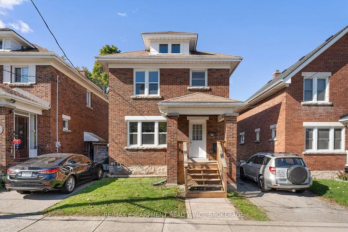 3 bed, $2,200 — Photo 1