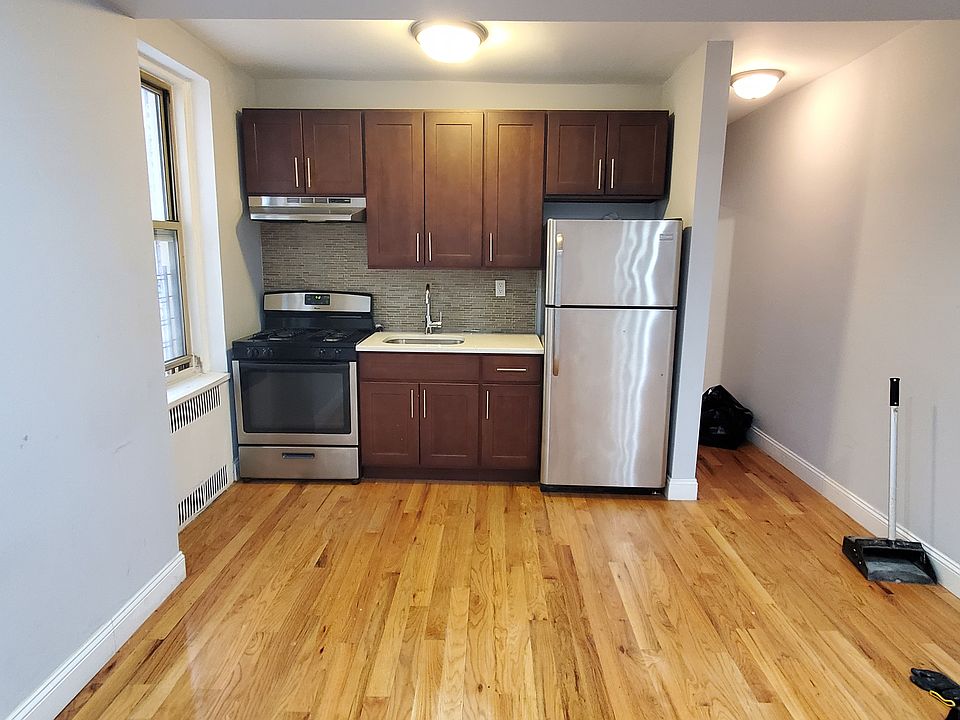 1st image of 40 Woodruff Ave APT 211