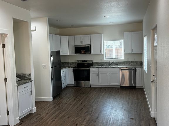 2nd image of 220 James St