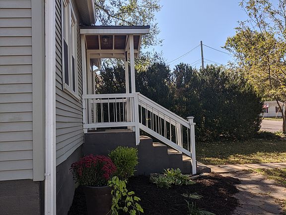 Beautiful front porch!