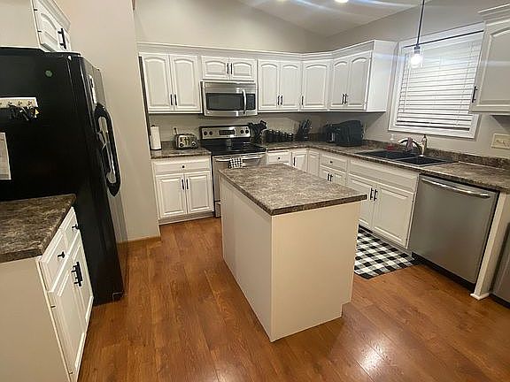 3rd image of 801 Hyland Dr