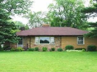 3920 Country Club Rd, Woodstock, IL 60098