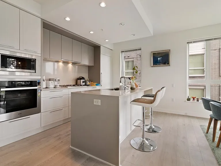 6677 Cambie St #310 — Photo 5
