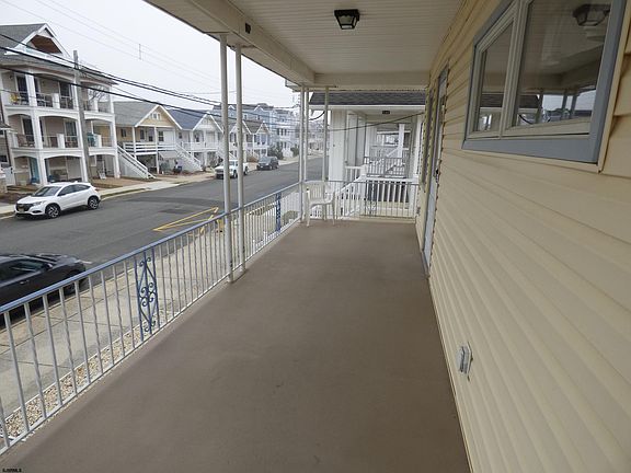 4th image of 826 Stenton Pl