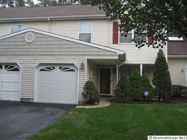 1st image of 572 Woodbine Ln