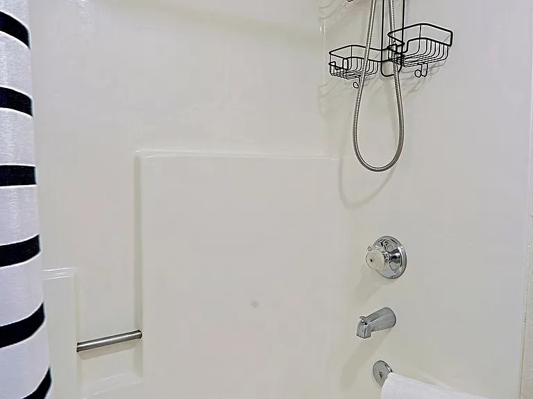 740 W Elm St #116 — Photo 7