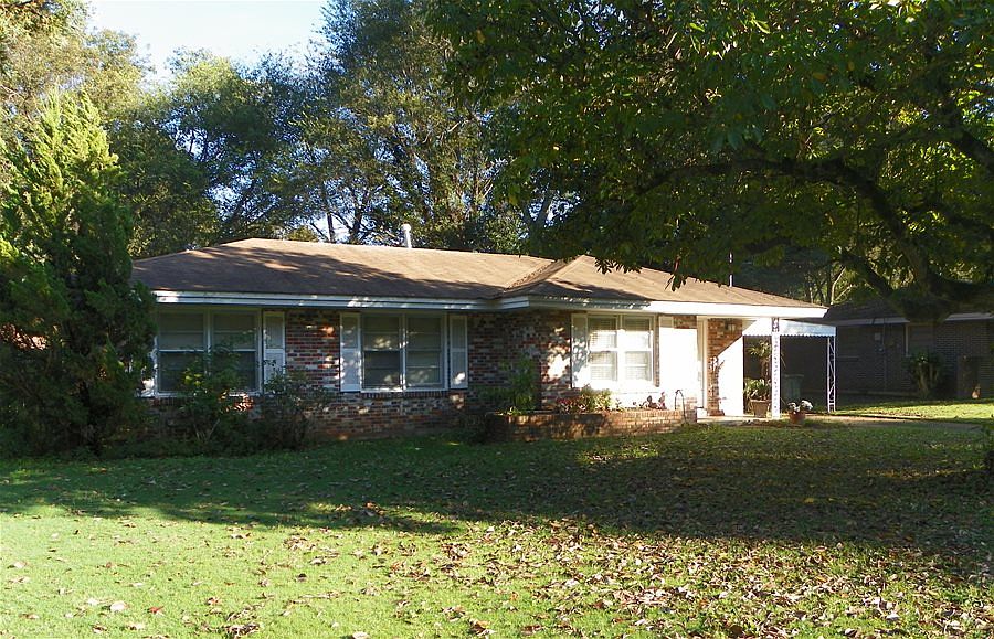 2nd image of 3919 Fairfield Dr