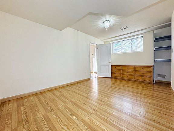 4th image of 38 Jeannette Ave #Basement