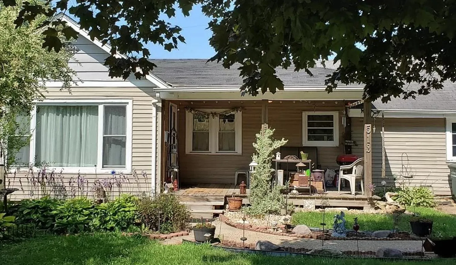 3 bed, 1100 sqft, $1,600 — Photo 1