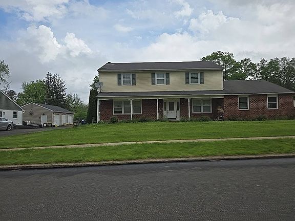 2nd image of 2384 Greensward Rd N