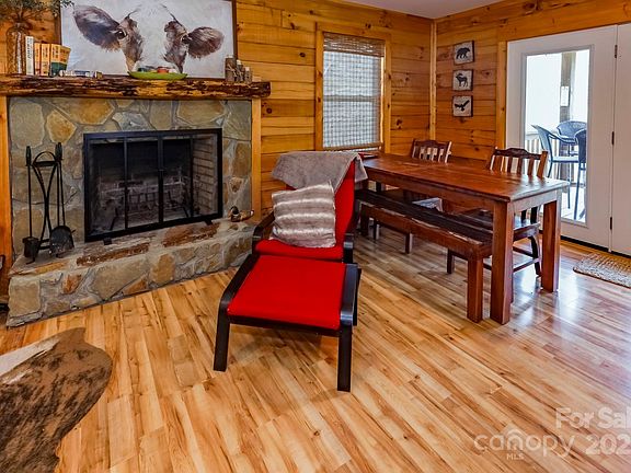 9th image of 351 Chickadee Ave