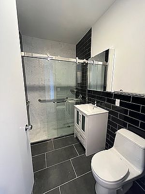 4th image of 440 E 115th St #5A