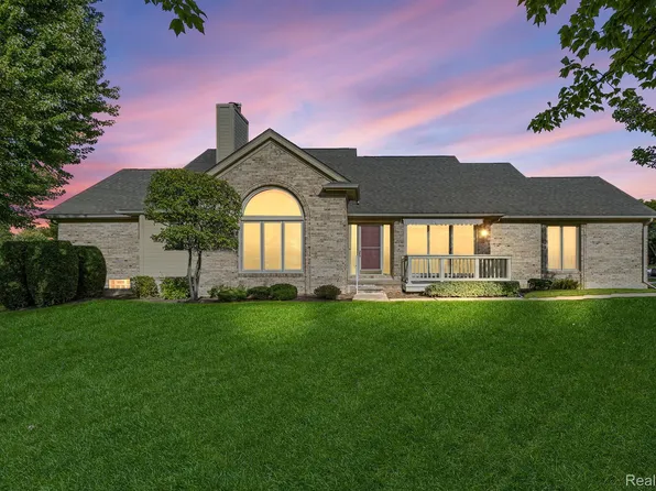 4233 Reflections Dr, Sterling Heights, MI 48314