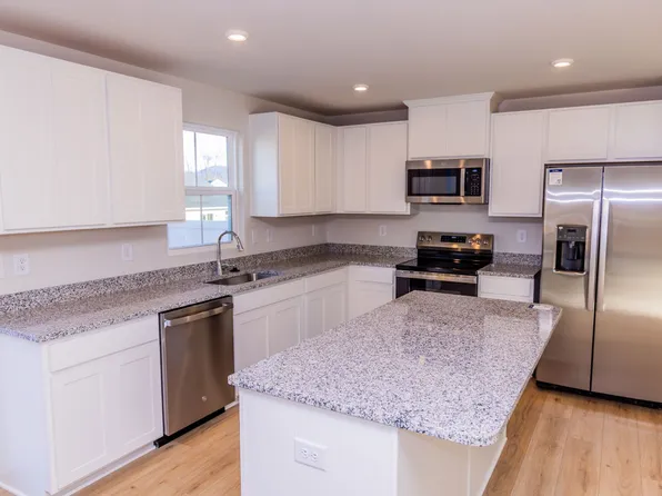 327 White Birch Rd, Waynesboro, VA 22980