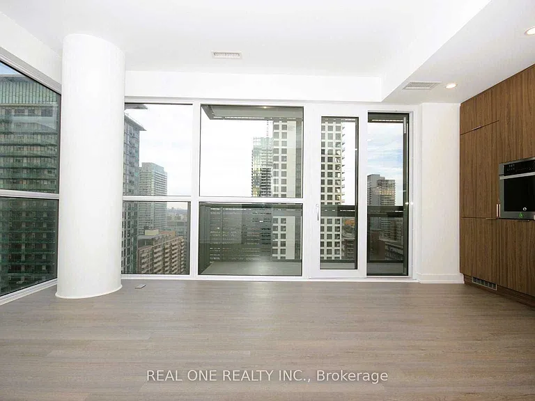39 Roehampton Ave #1709 — Photo 5